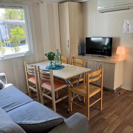 Mobil-Home Climatise Avec Piscine Aureilhan  Exterior photo