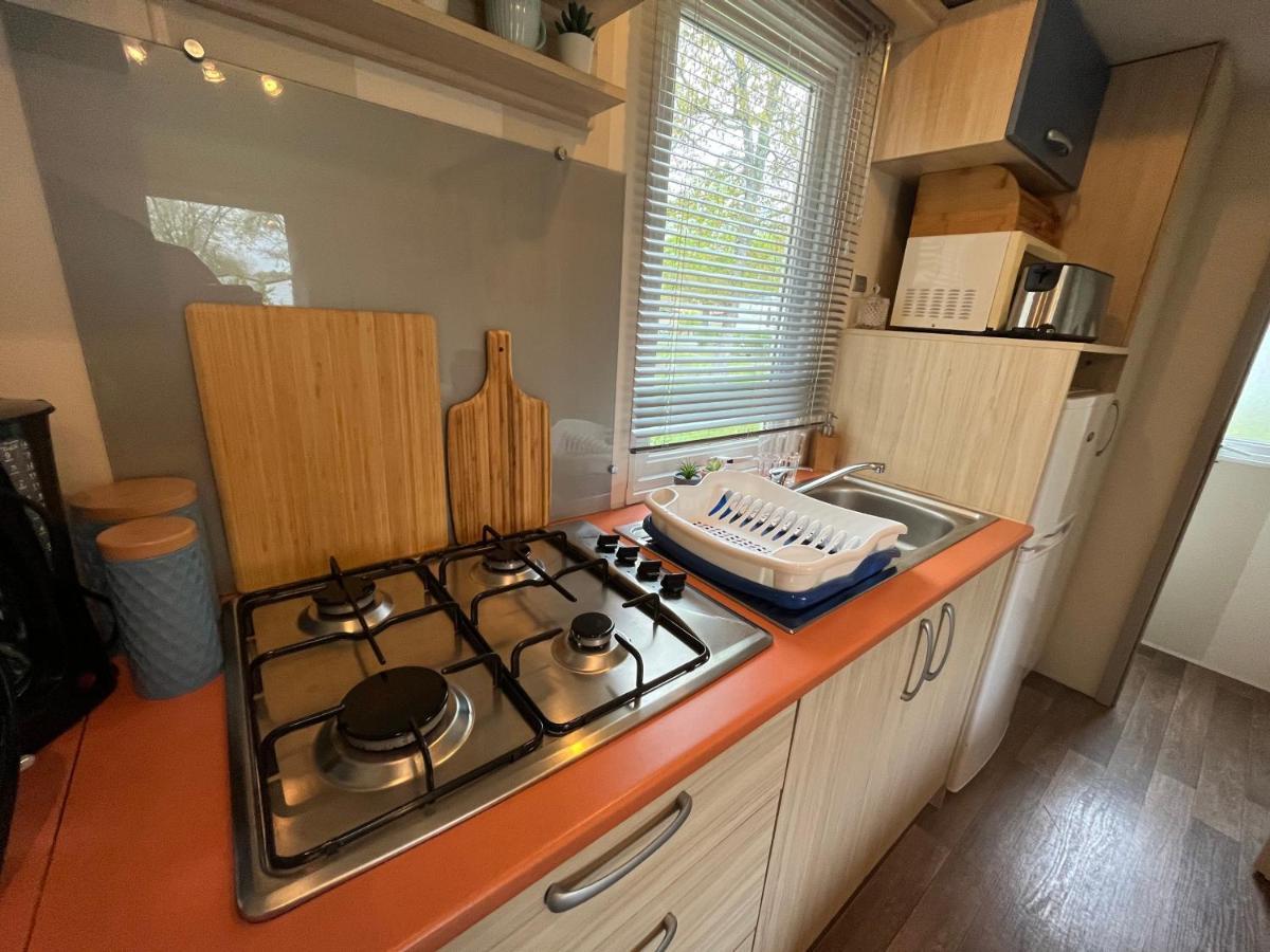 Mobil-Home Climatise Avec Piscine Aureilhan  Exterior photo